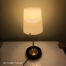 Lampada da tavolo IKEA BASISK - paralume in vetro bianco latte - base nera - Wiebke Braasch