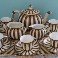 Servizio da tè Royal Crown Derby marrone e bianco con oro