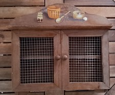 Casetta per uova in legno