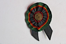 L68-SPILLA  COCCARDA  UNIVERSITA'  NASTRO FIOCCO TESSUTO COLORE VERDE PINS