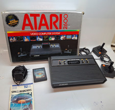 Atari 2600 “Darth Vader” 1981/82 – Console box + Space Invaders + 2 joystick
