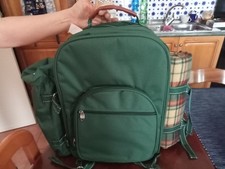 Zaino pic nic termico. Zaino dotato di plaid e kit pic nic per 4 persone.