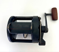 TRITON TLD25 Bait Reel Leer