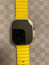 Apple Watch Ultra 49 mm Cassa in Titanio con Cinturino Ocean - Giallo