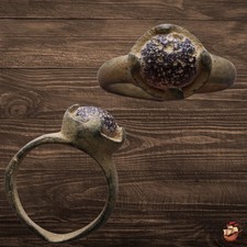 Antico anello romano in bronzo