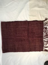 Sciarpa in seta grezza naturale, prodotto artigianale realizzato e tinto a mano.