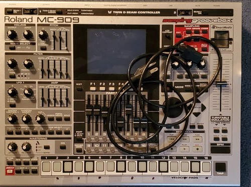 Roland mc909 music sampler - roland,