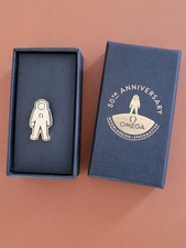 Distintivo spilla figura