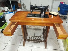 Macchina da cucire Necchi antica