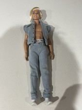 Barbie The Movie - ​Ken Bambola del Film Barbie con Completo di Jeans HRF27