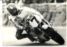 1970 MOTOCICLISMO Pilota Barry SHEENE in pista sulla sua Suzuki *Foto 18x14 cm