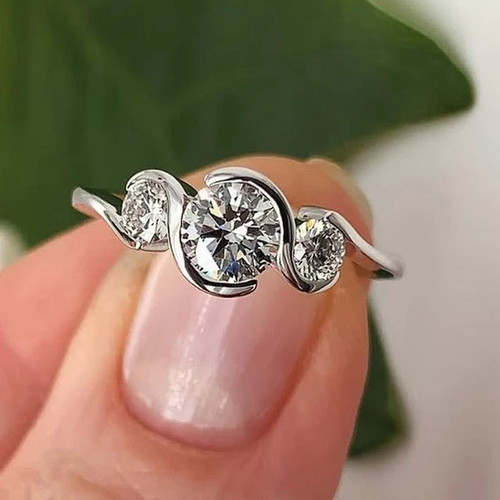 Anello fantasia tre pietre