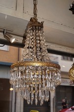 LAMPADARIO IN CRISTALLO IMPERO  STRUTTURA METALLO DORATO DIAM. 30 CM ALTO 53CM