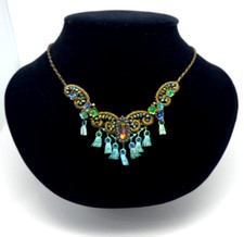 Bellissima collana in tessuto