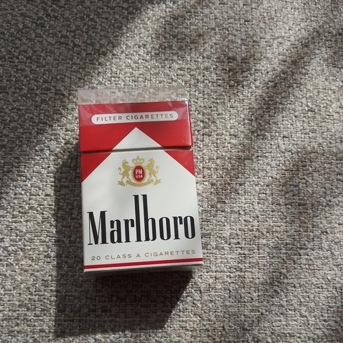 Marlboro red cigarette - , box