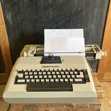 Vintage Olivetti Lexikon 82