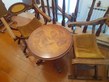 Salottino Vintage in Legno Massello – 2 Sedie Stile Savonarola + Tavolino Rotond