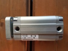 cilindro pneumatico Camozzi 31R2A032A050 doppio effetto , magnetico, antirotazio