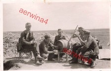 Soldati tedeschi con barile di