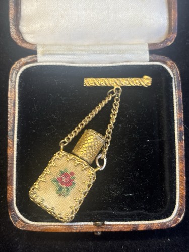 Vintage petit point rose - vintage,