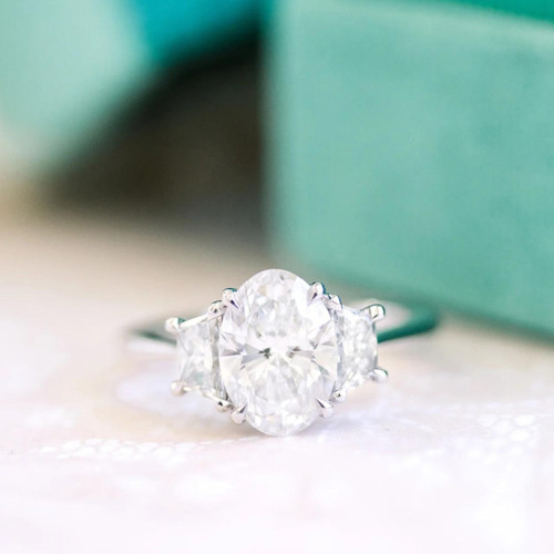 Anello con diamanti per