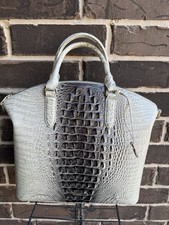 Borsa nuova con etichette