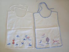 Bavaglini grembiuli vintage anni 70 in cotone con ricamo punto croce bavaglio