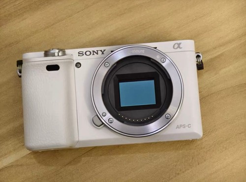 Fotocamera digitale mirrorless