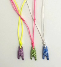 Collana choker girocollo cordino nylon pendente mano corna  ceramica donna uomo