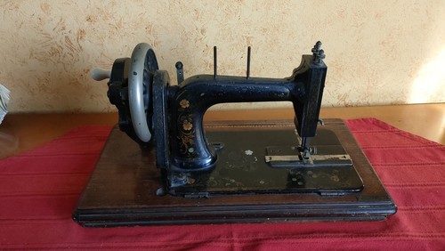 Macchina cucire antica - da,