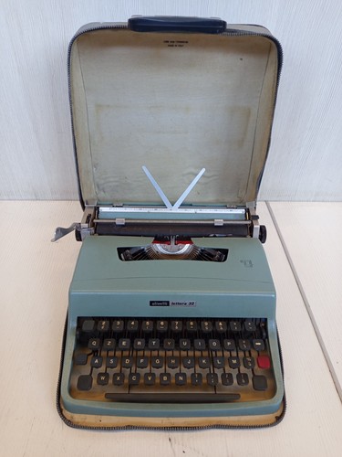 Olivetti lettera typewriter - 32,