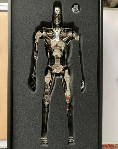 Hot toys terminator - toys,