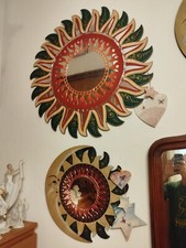 Specchi etnici raffiguranti animali di diversa forma, colore e dimensione