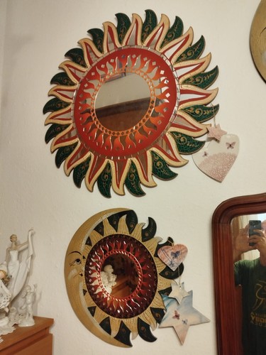 Specchi etnici raffiguranti