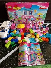 LEGO 10844 - Il fiocco-negozio di Minnie Leggere Descrizione