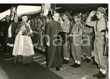 1953 TORINO Congresso Eucaristico - Card. SCHUSTER durante picchetto d'onore