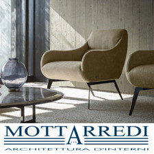 Poltrona in tessuto con piedi