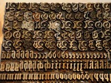 Police de Caractères à dorer