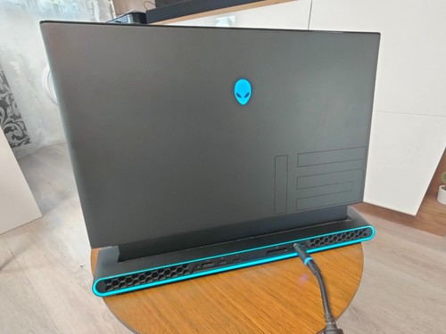 Alienware m15 9750h - r2, i7