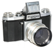 Praktica FX2 con obiettivo