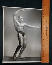 Studio Arax Paris 1952 Renè