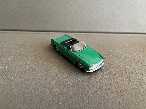 Vecchia auto miniatura fiat - vecchia, in