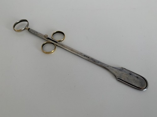 Antico attrezzo medico - ,