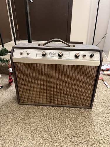 Gibson skylark tremolo - gibson,