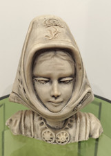 Busto ceramica artistica Massidda Cagliari, raffigurante donna in costume sardo.