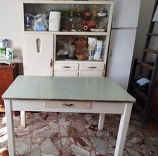 Cucina anni 50 completa di credenza tavolo e sedie