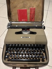 Macchina da scrivere Olivetti