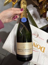 CHAMPAGNE BRUT MOET & CHANDON