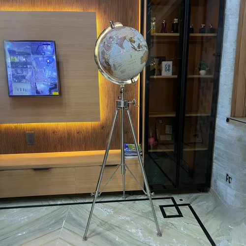 Grande mappamondo con - , finitura