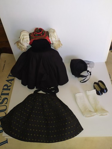 Vecchio vestito accessori - +, +